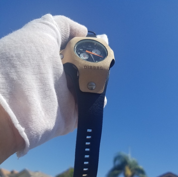 ***SOLD*** DIESEL Watch DZ-7040 [Like new; needs new battery] - Picture 4 of 13